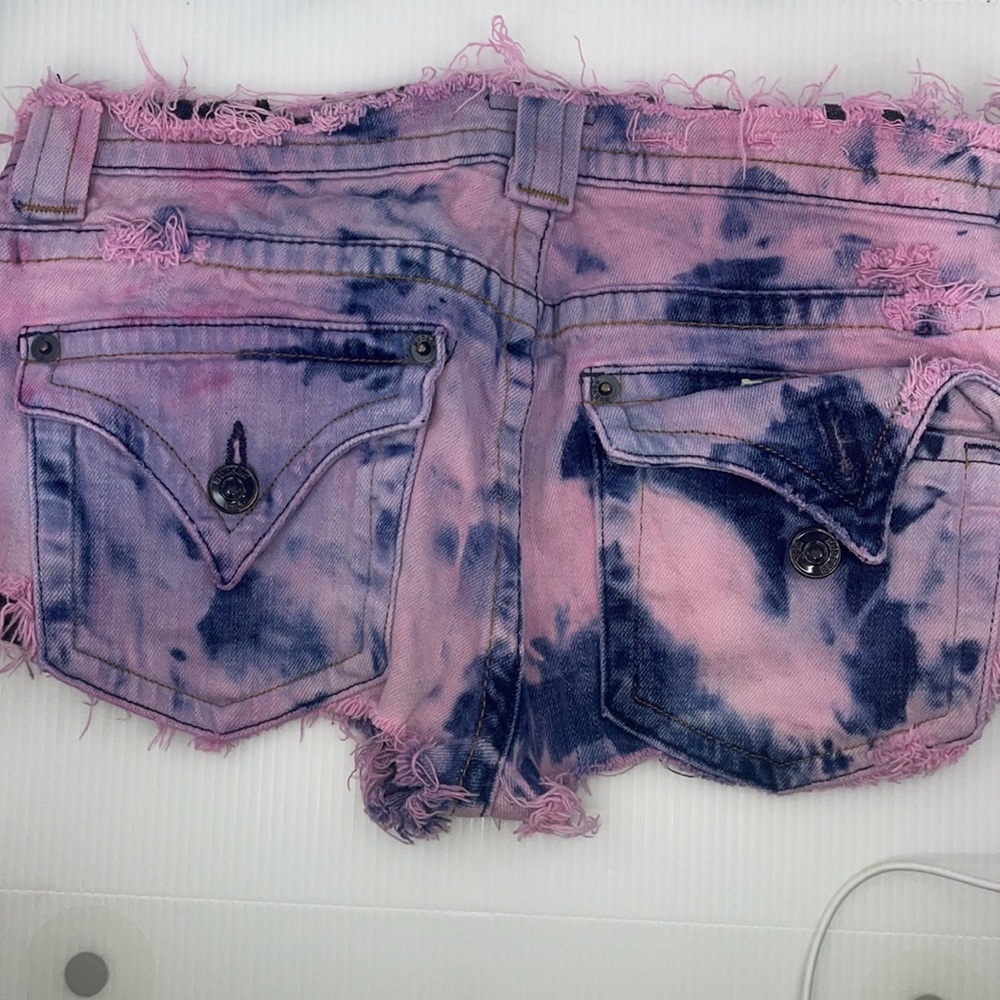 Hudson size 25. Low rise waist. Pink acid wash upcycled denim shorts - Picture 6 of 7